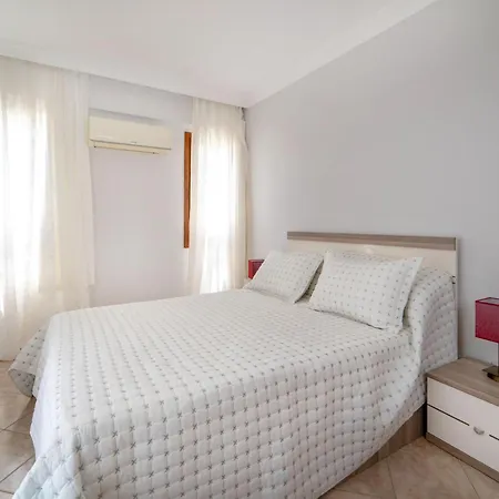 Chic With Pool And Garden 9 Min To Beach